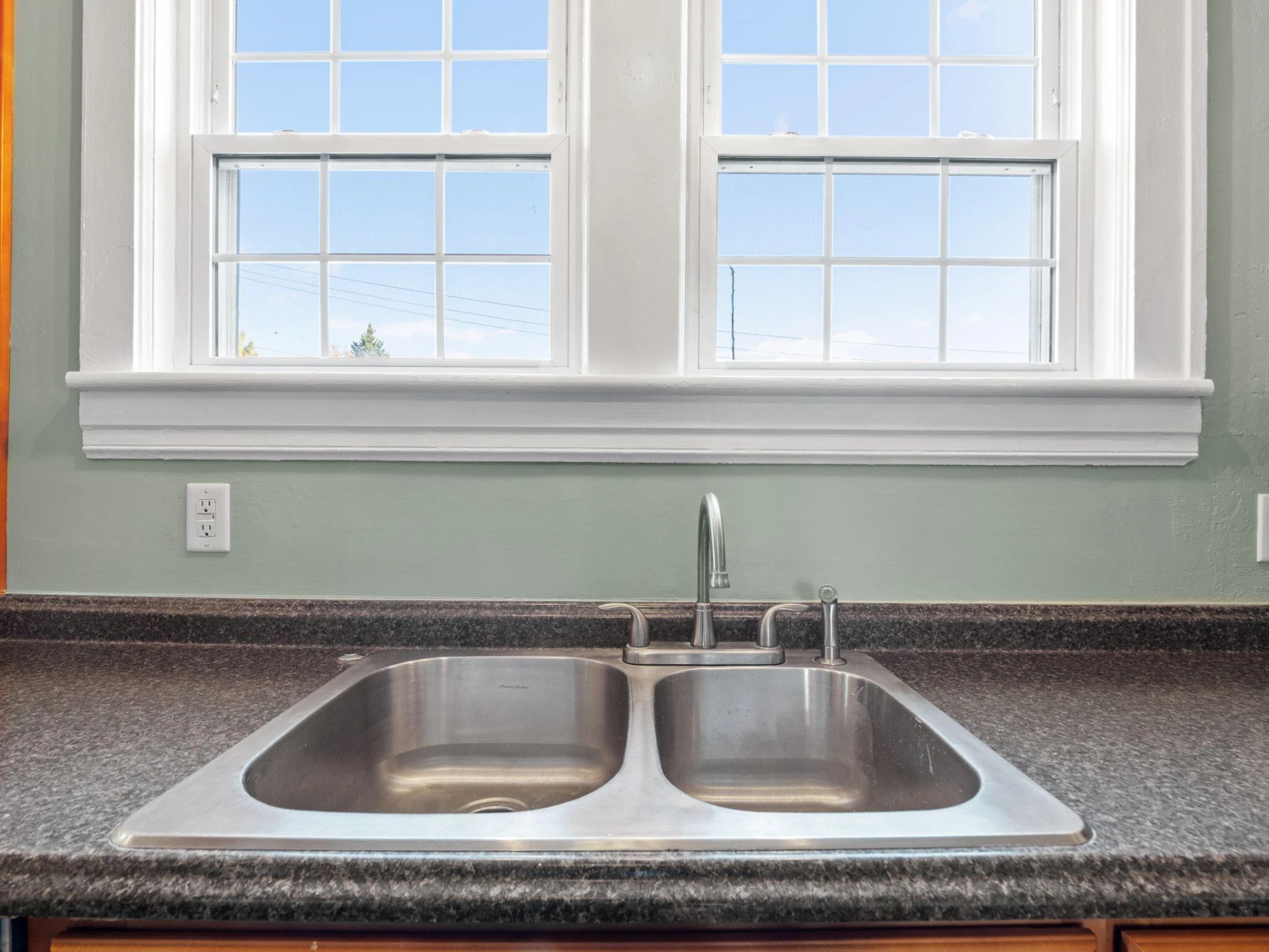 1005 Howbert AVE - Photo 19
