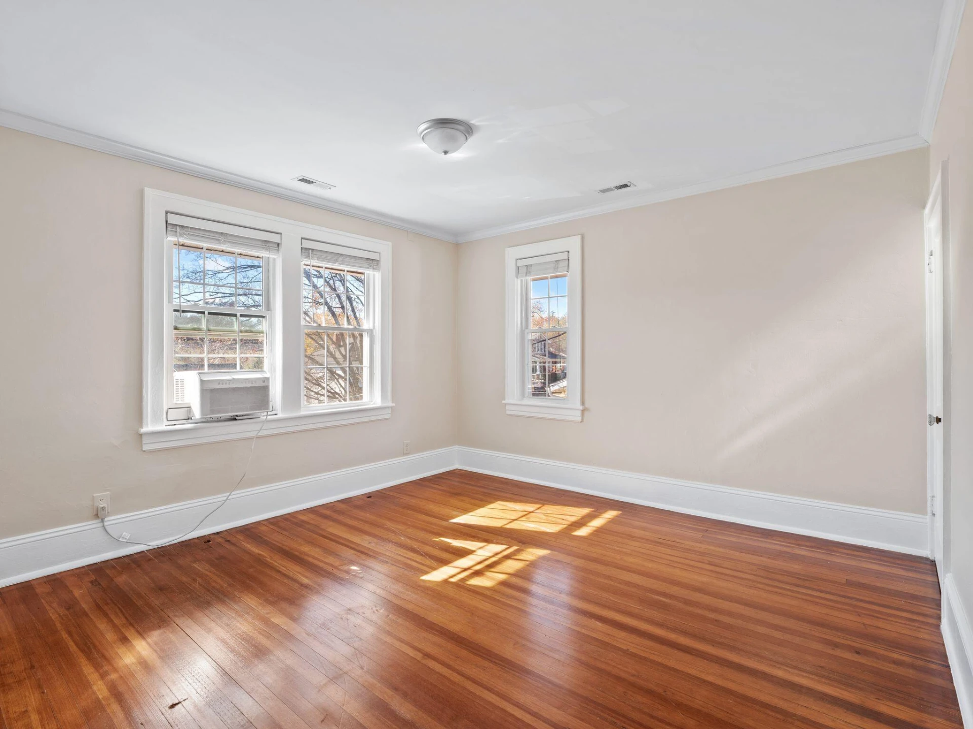 1005 Howbert AVE - Photo 32
