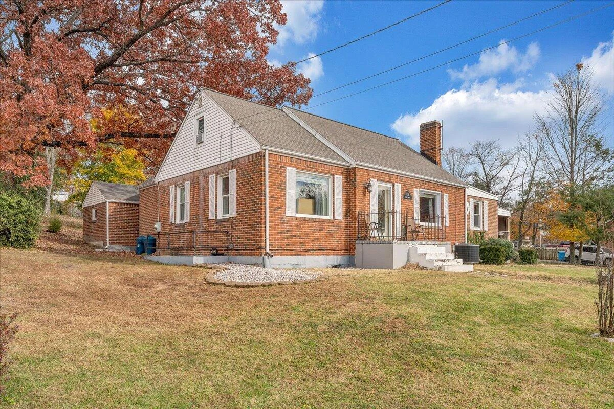 3116 Spring RD