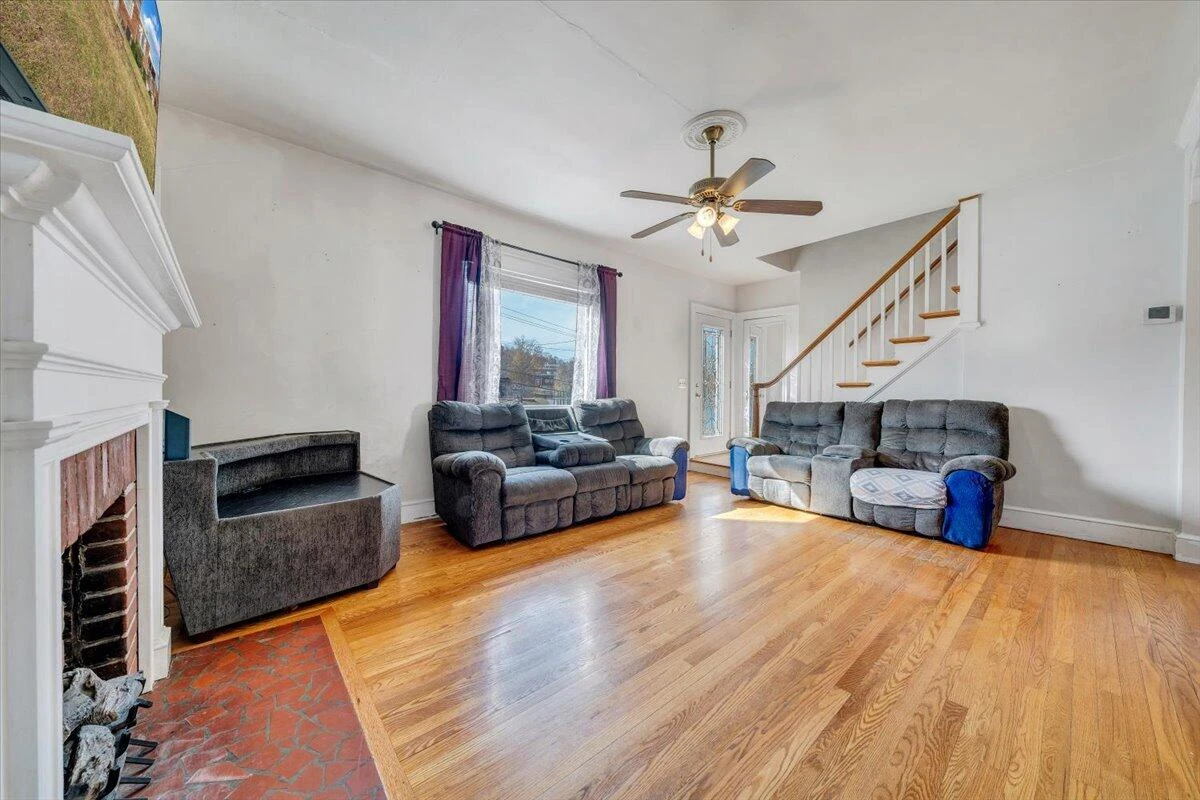 3116 Spring RD - Photo 3