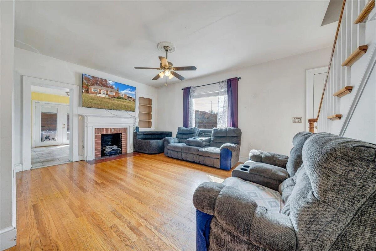 3116 Spring RD - Photo 4