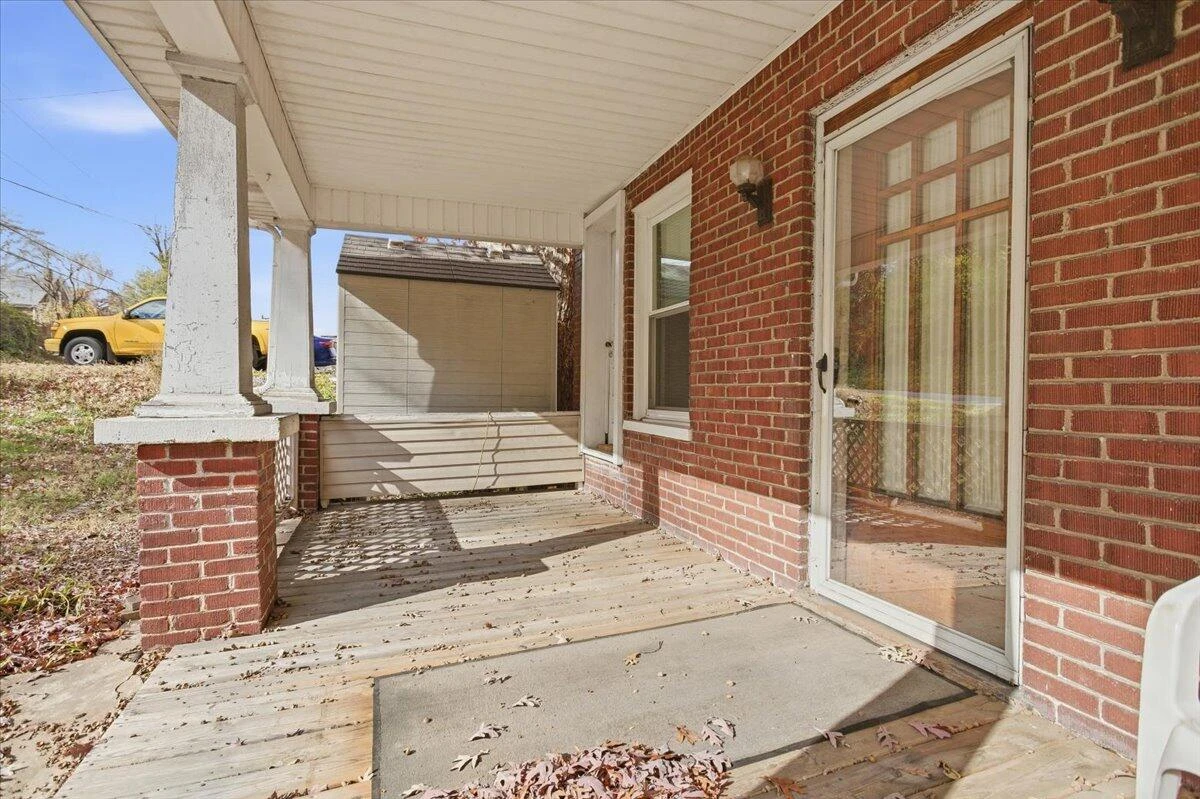 620 Riverland RD - Photo 4