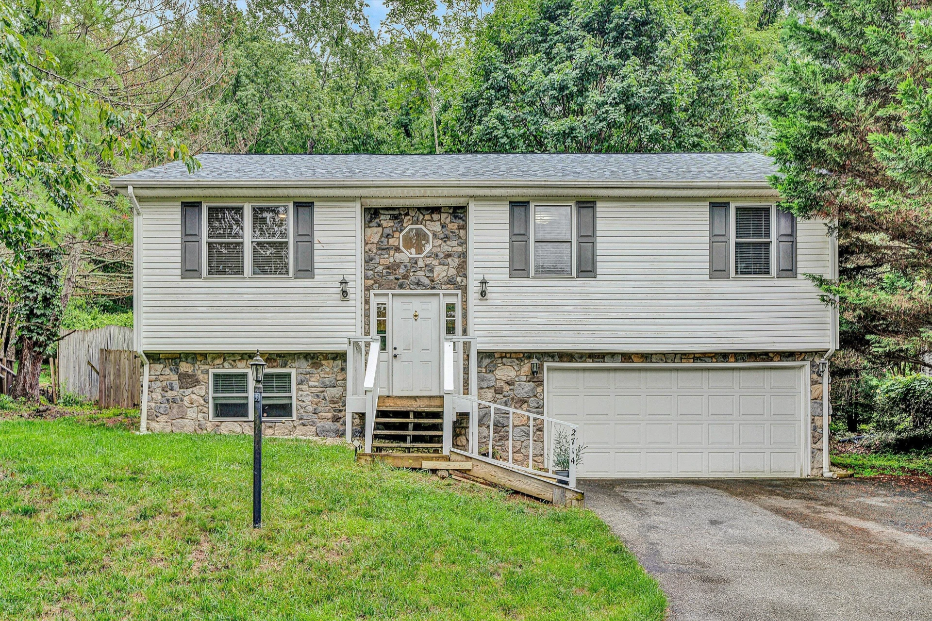 2714 Grandin RD
