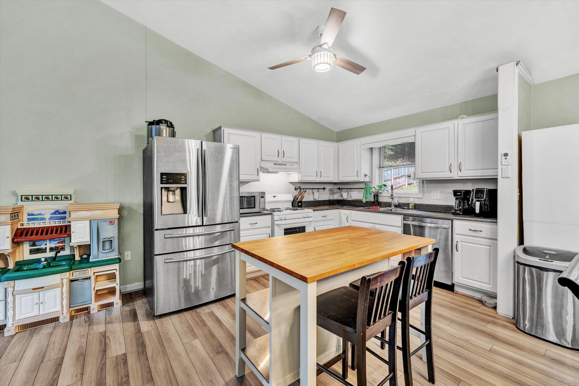 2714 Grandin RD - Photo 5