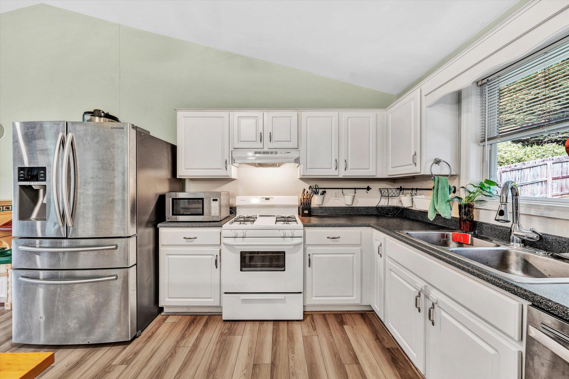 2714 Grandin RD - Photo 7