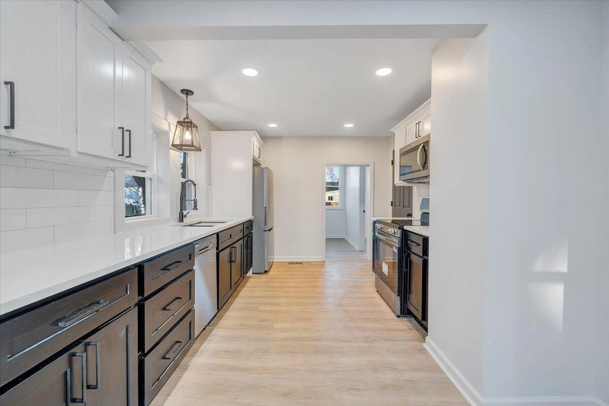 50 Bower ST - Photo 2