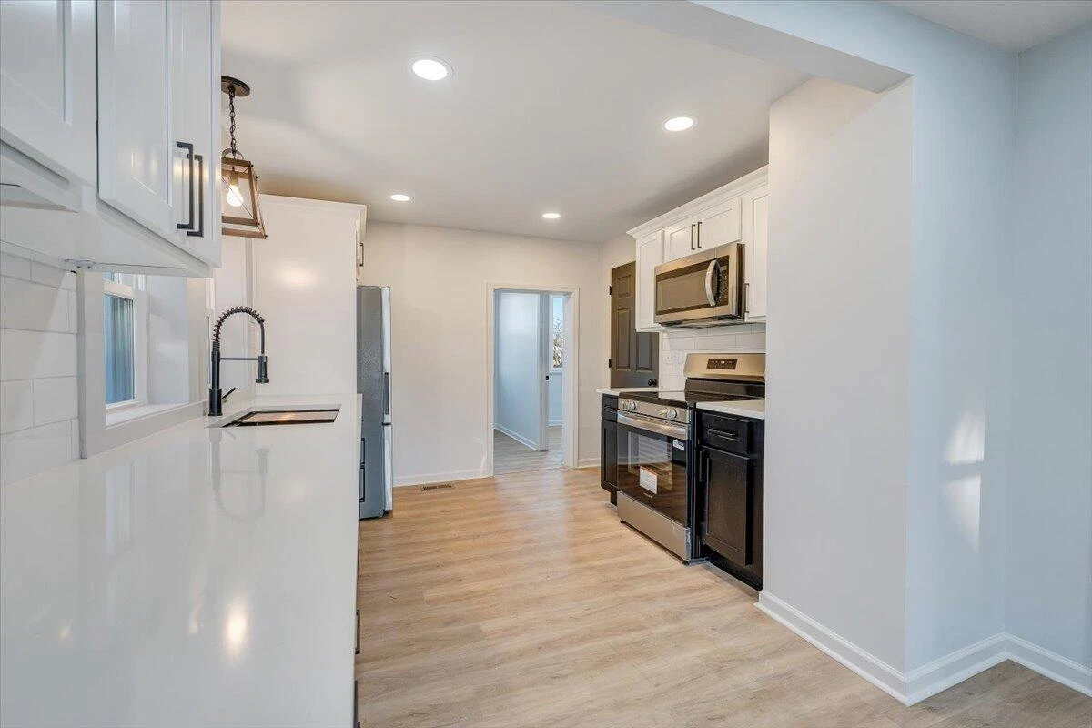 50 Bower ST - Photo 3