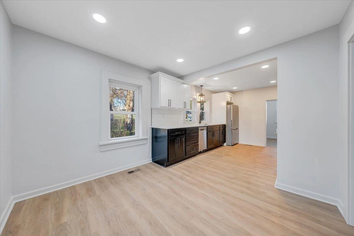 50 Bower ST - Photo 4