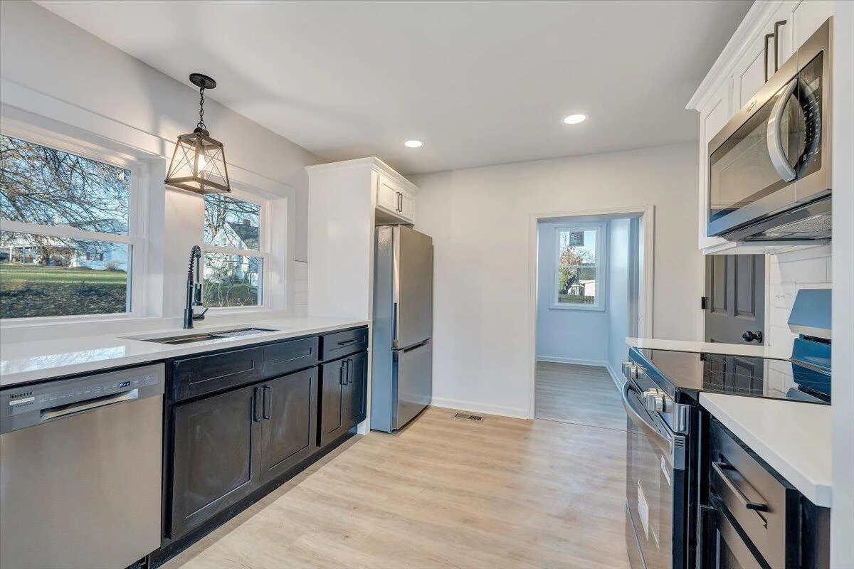 50 Bower ST - Photo 8