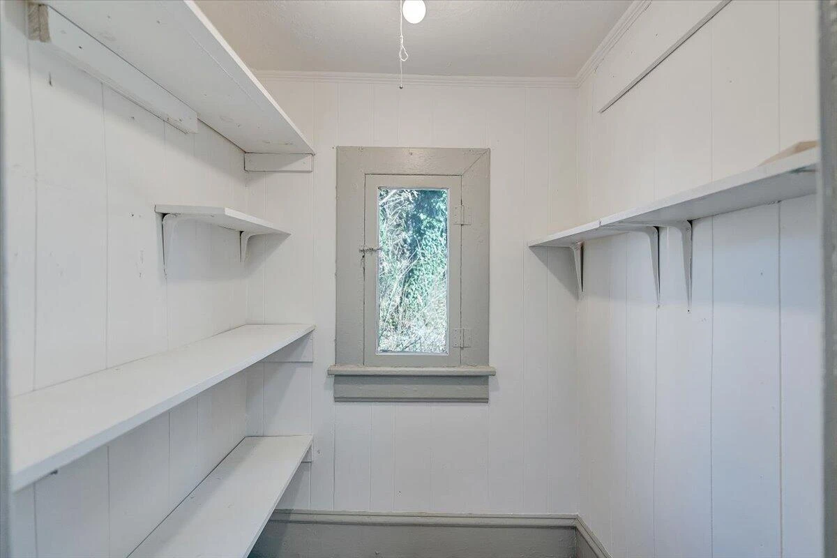 2415 Delaware AVE - Photo 17
