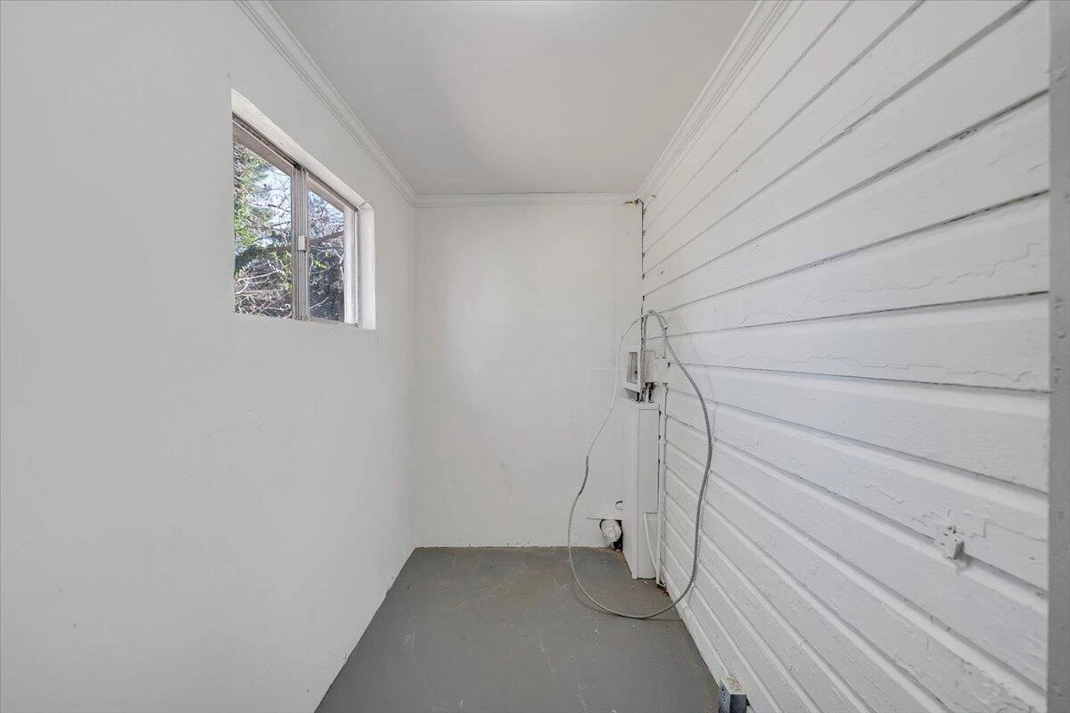 2415 Delaware AVE - Photo 18