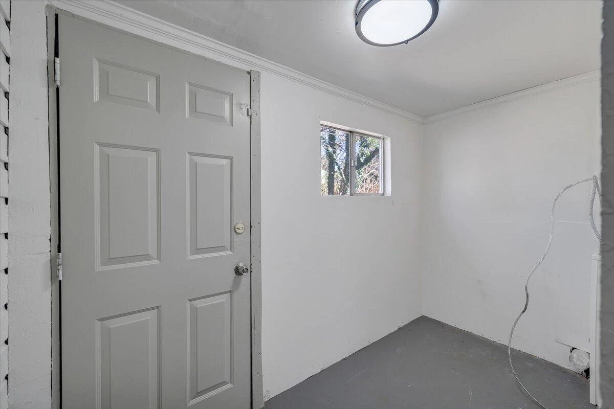 2415 Delaware AVE - Photo 19