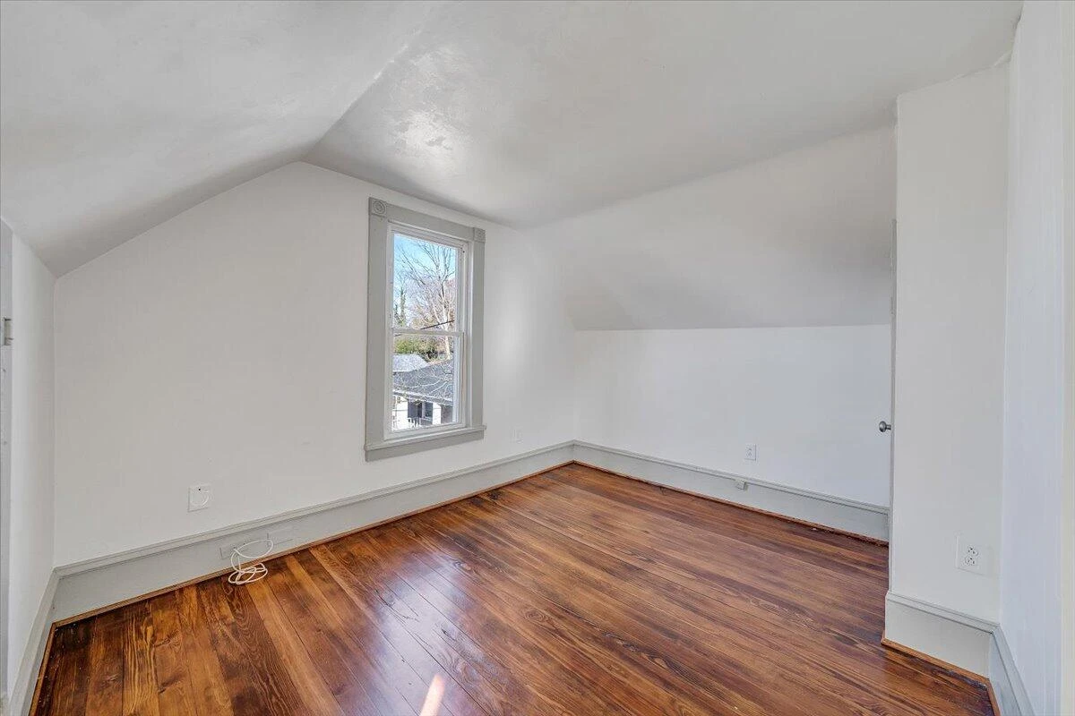 2415 Delaware AVE - Photo 22