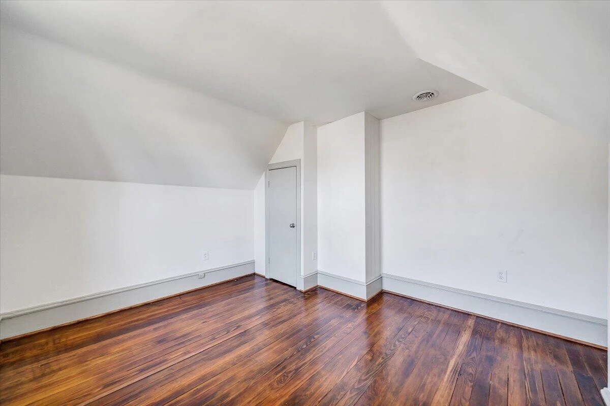2415 Delaware AVE - Photo 23