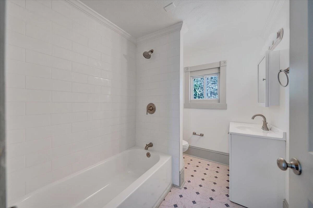 2415 Delaware AVE - Photo 26