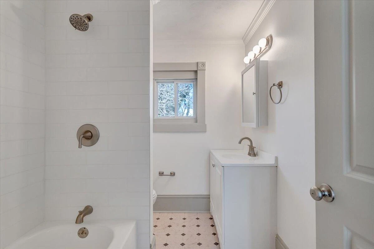 2415 Delaware AVE - Photo 27