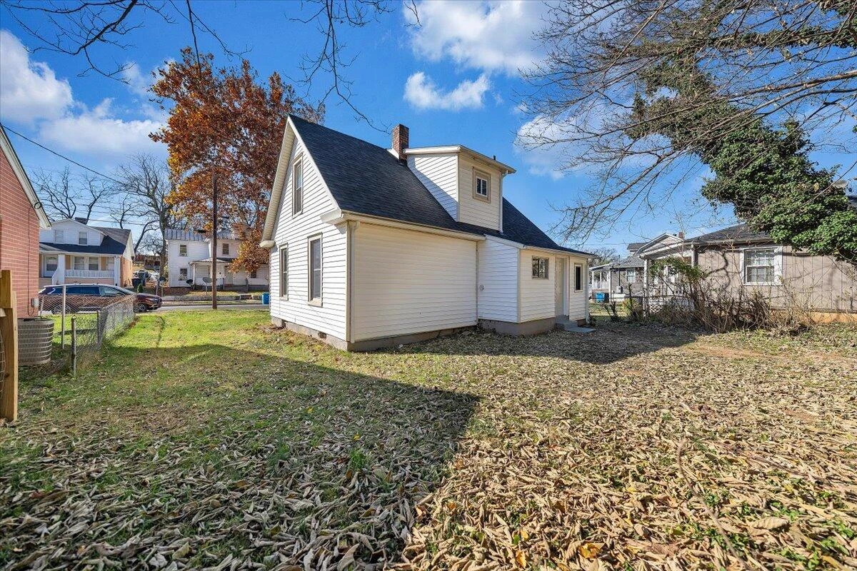 2415 Delaware AVE - Photo 29
