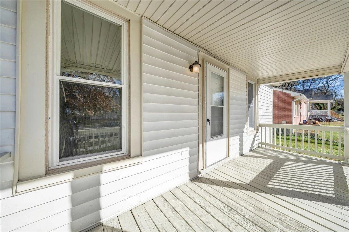 2415 Delaware AVE - Photo 7