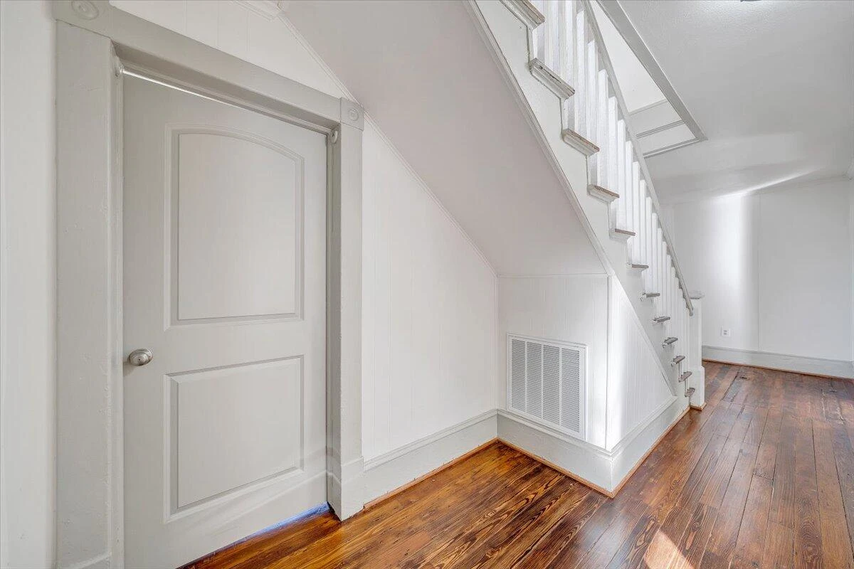 2415 Delaware AVE - Photo 8