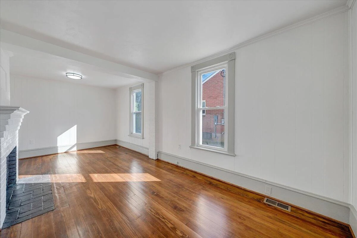 2415 Delaware AVE - Photo 9