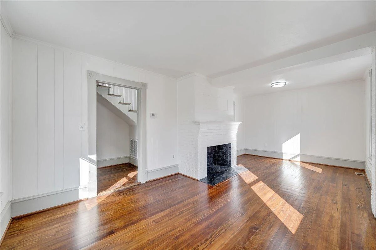 2415 Delaware AVE - Photo 10
