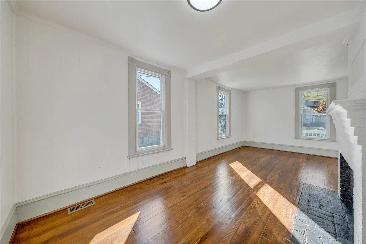 2415 Delaware AVE - Photo 12