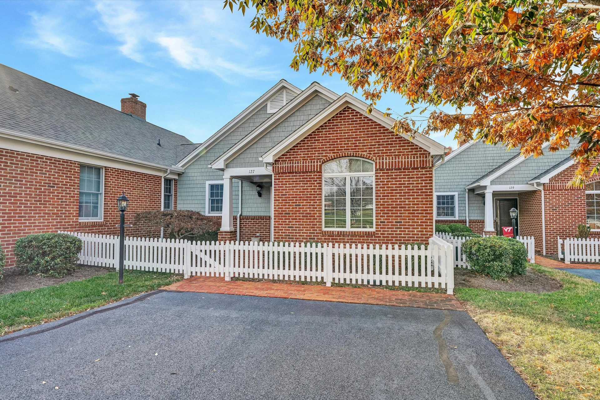 127 Village Green DR - Photo 3