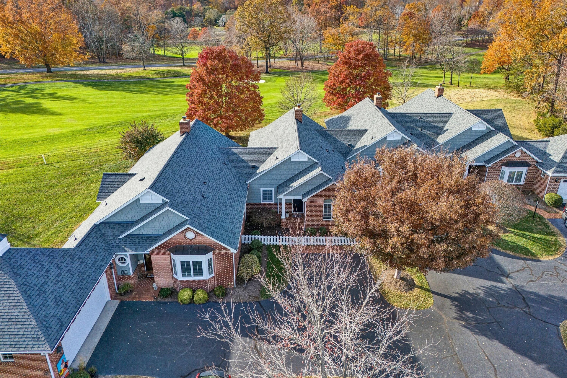 127 Village Green DR - Photo 4
