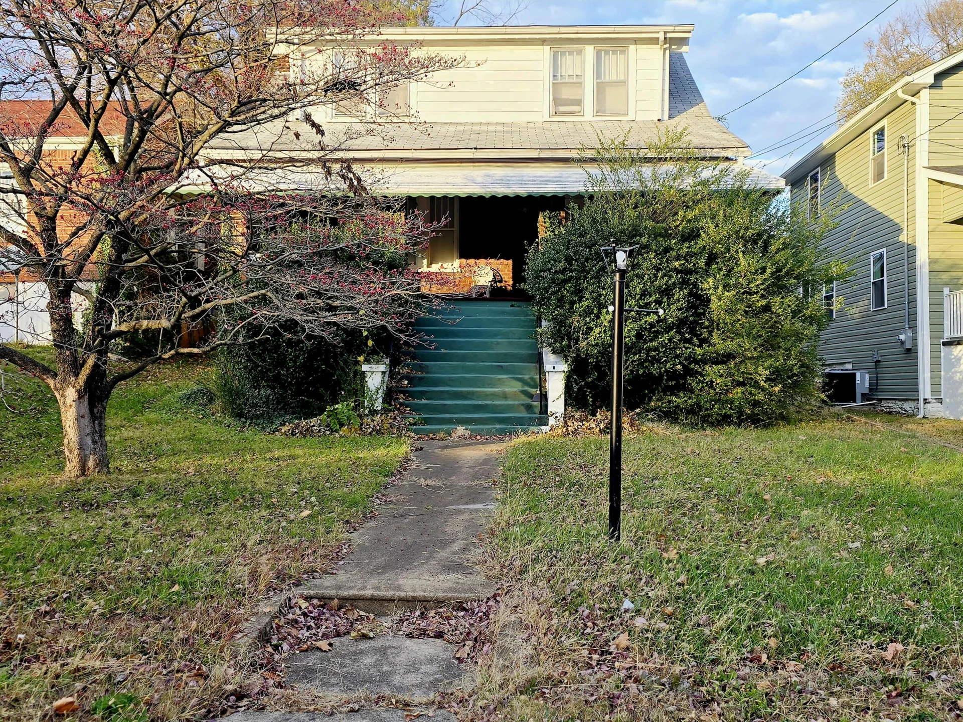 711 Rutherford AVE