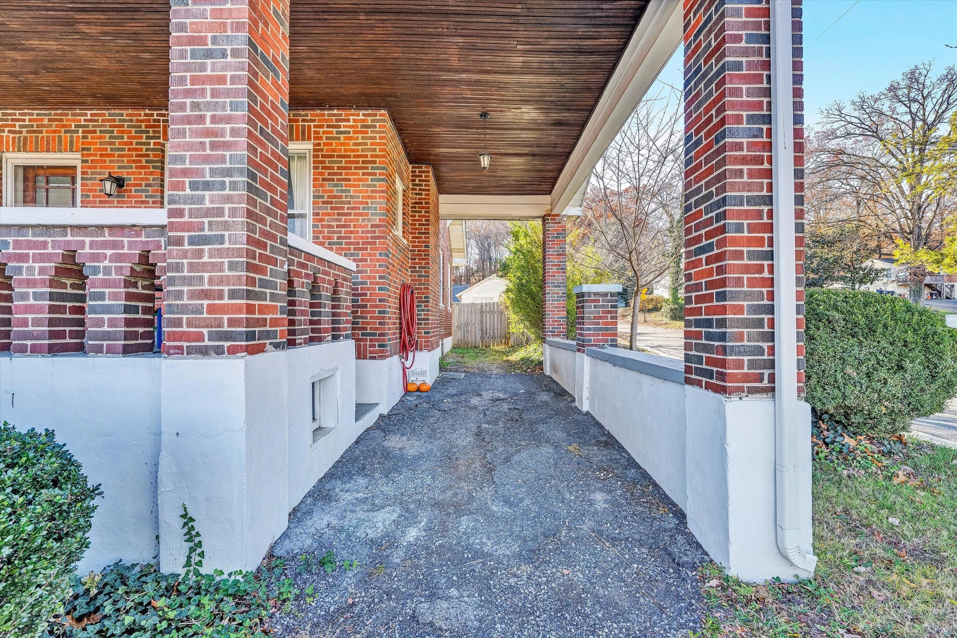 2660 Sweetbrier AVE - Photo 38