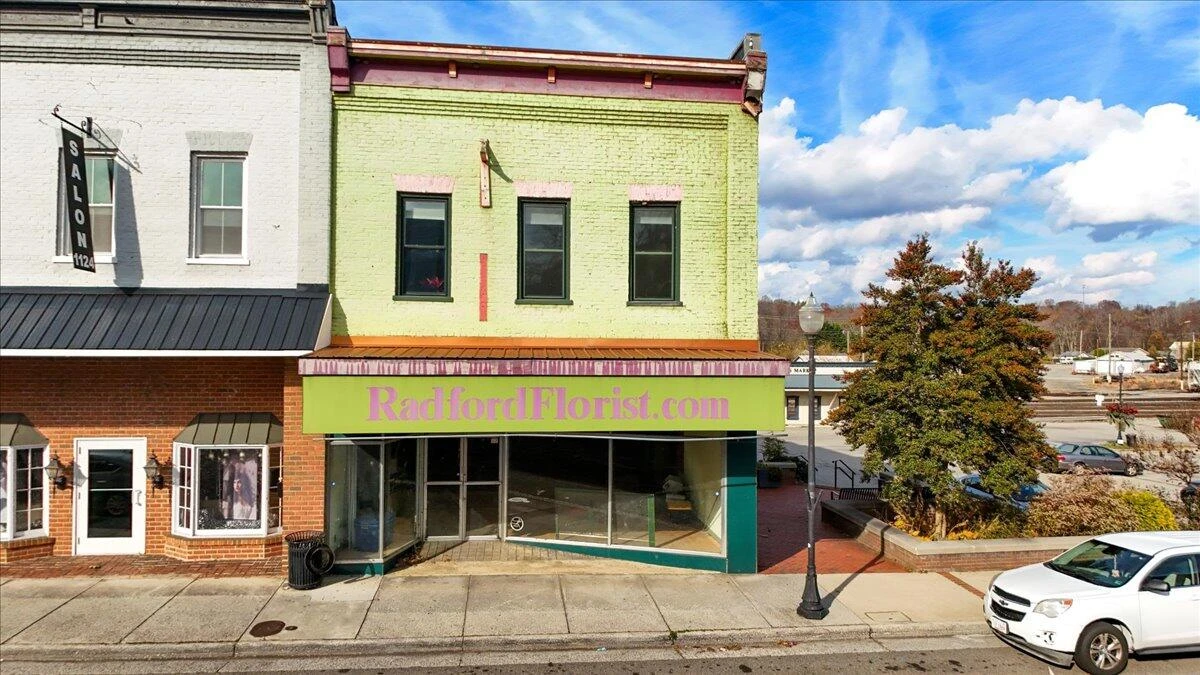 1120 Main ST - Photo 2