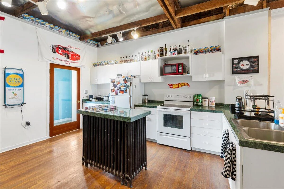 1120 Main ST - Photo 28