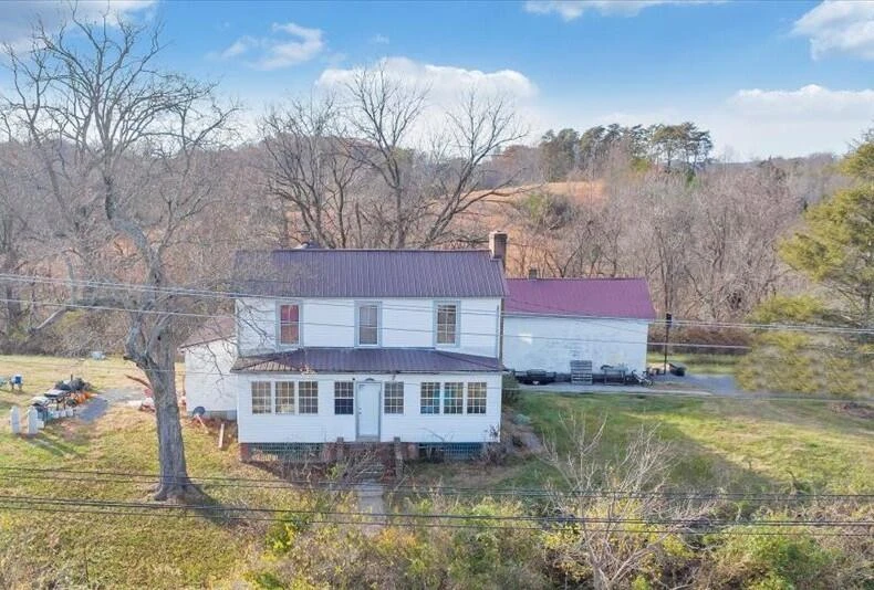 6457 Roanoke RD