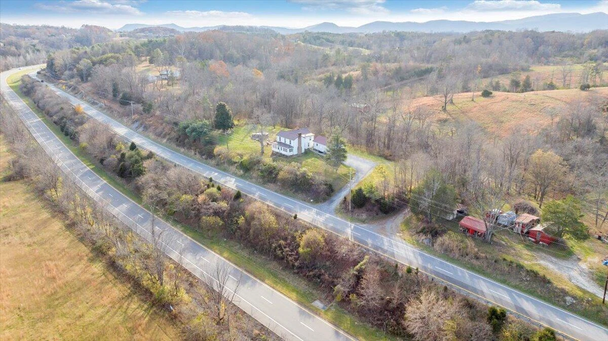 6457 Roanoke RD - Photo 3