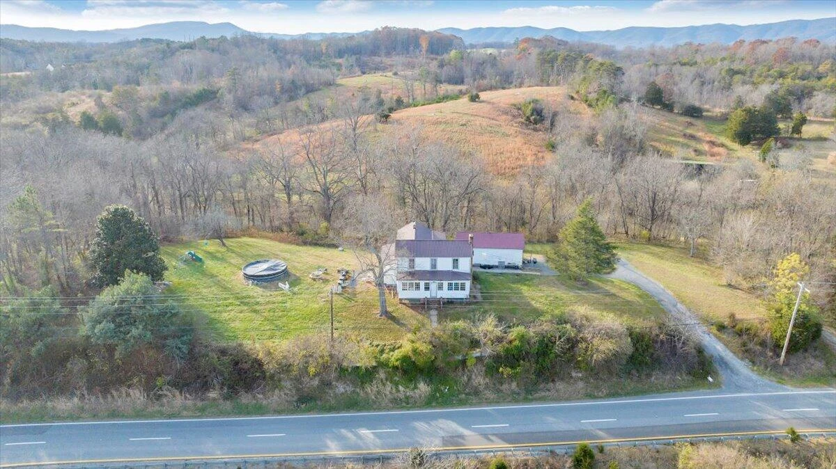 6457 Roanoke RD - Photo 5