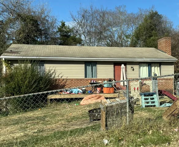1374 Gillette AVE