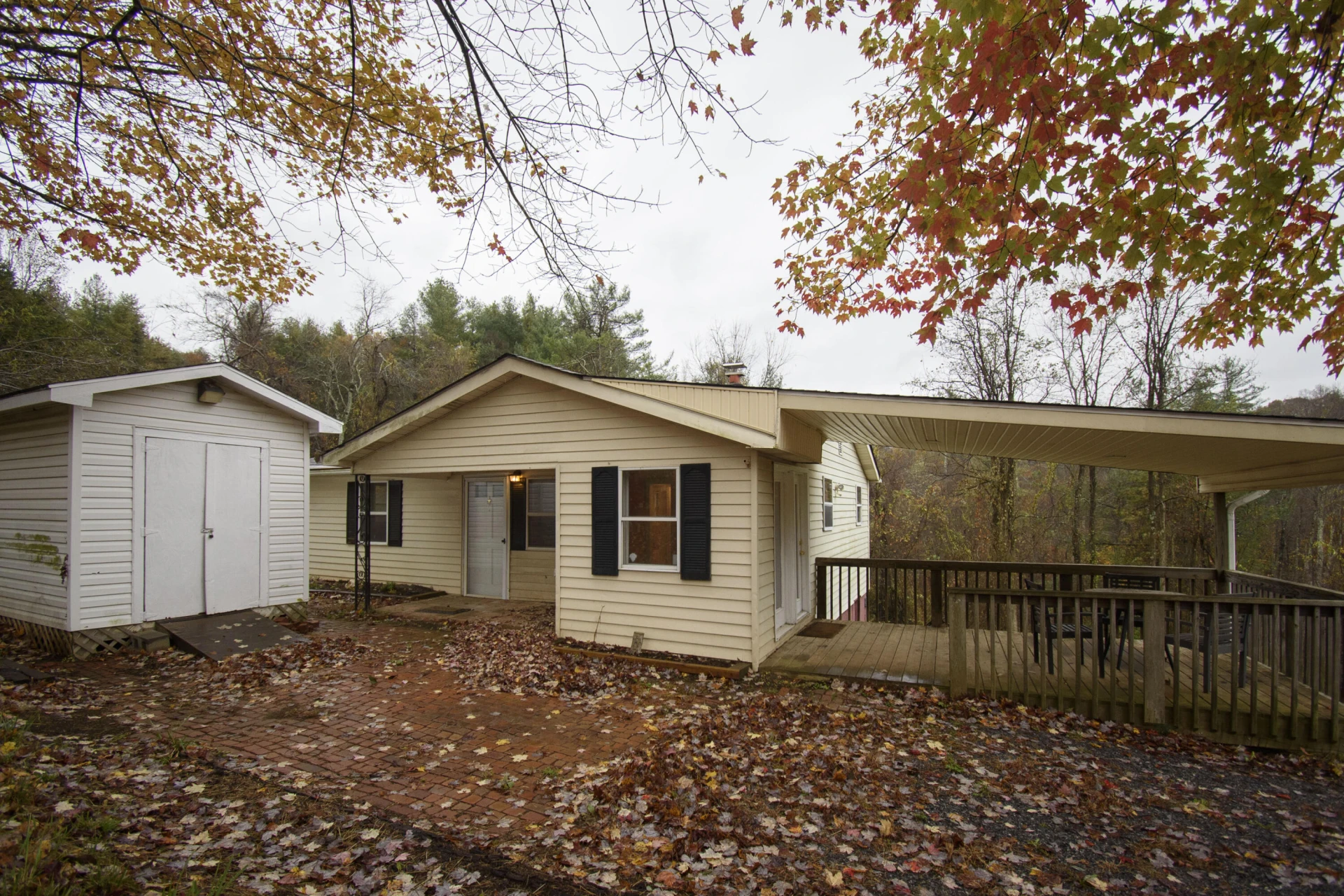 320 Stuart RD - Photo 4