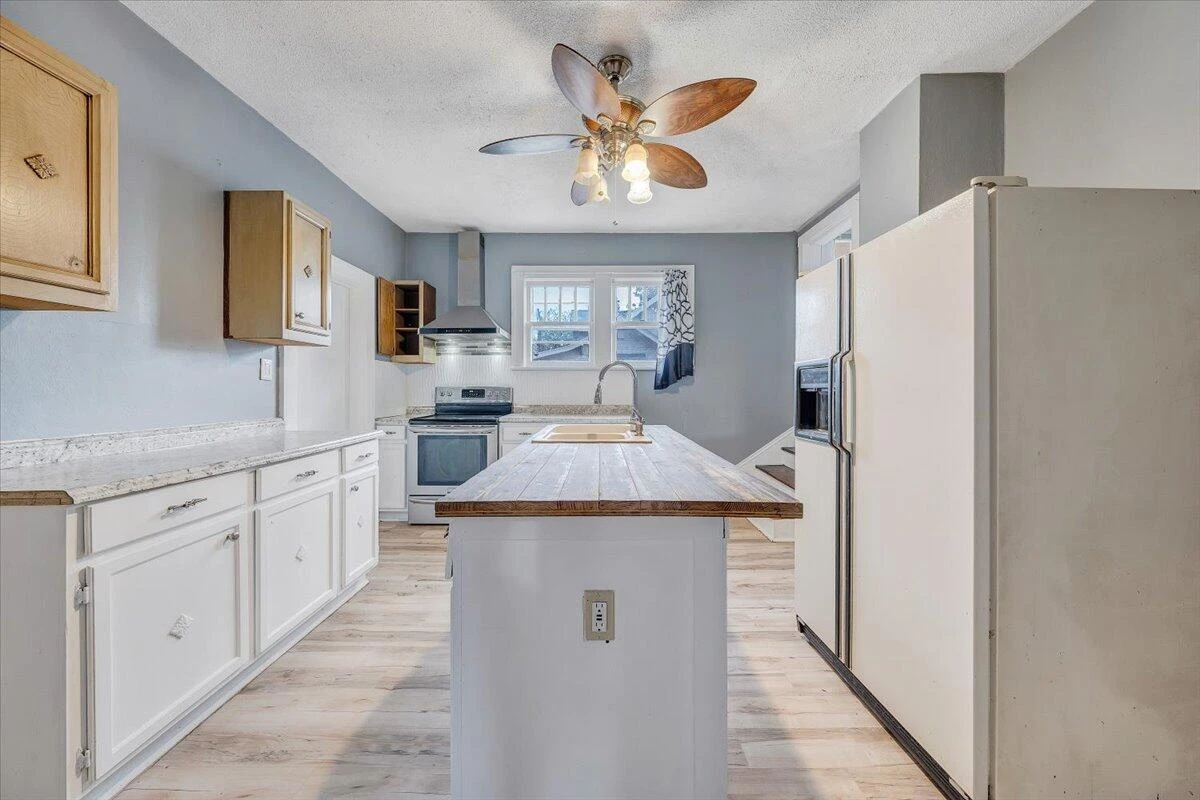 3309 Birchwood AVE - Photo 11