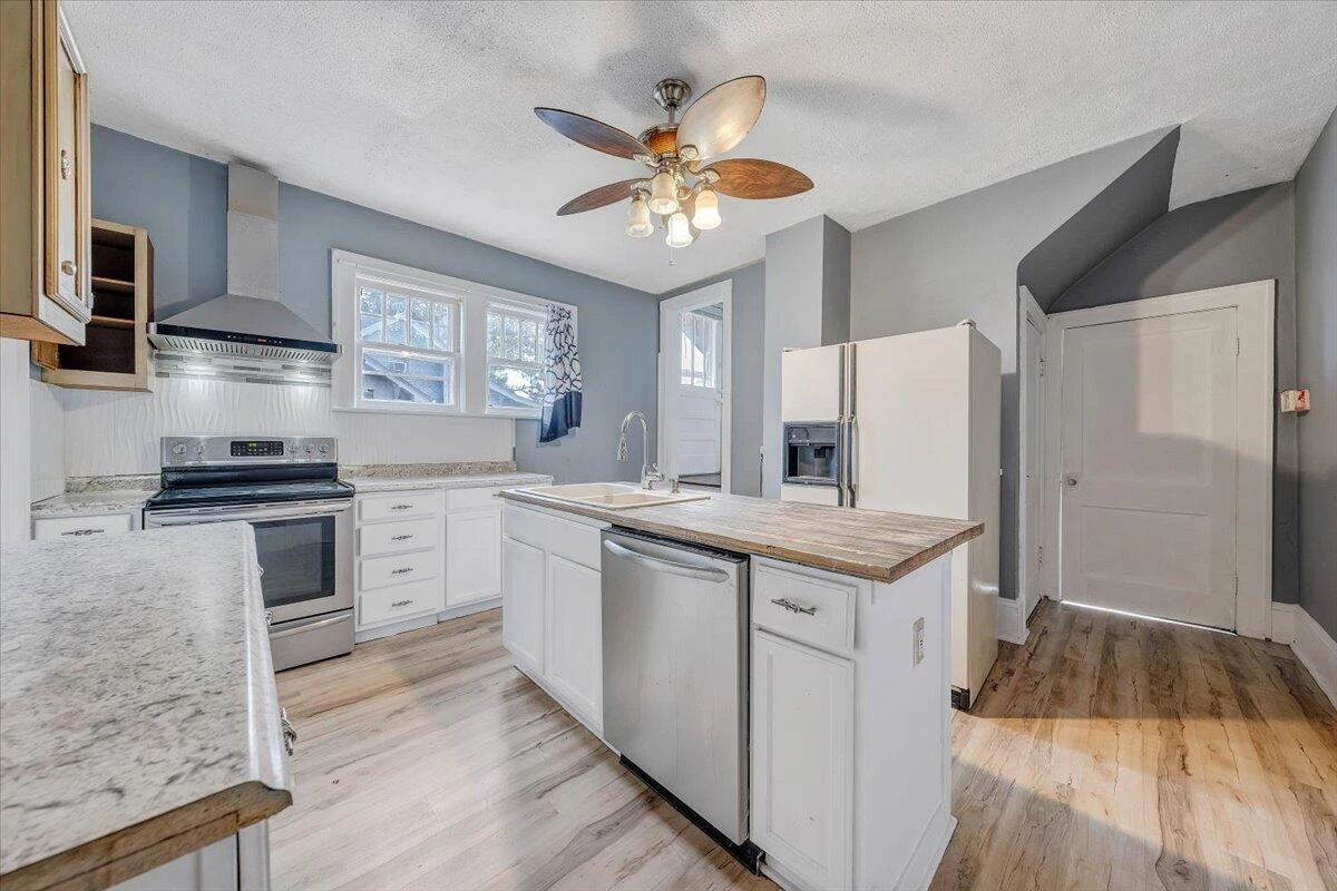 3309 Birchwood AVE - Photo 12