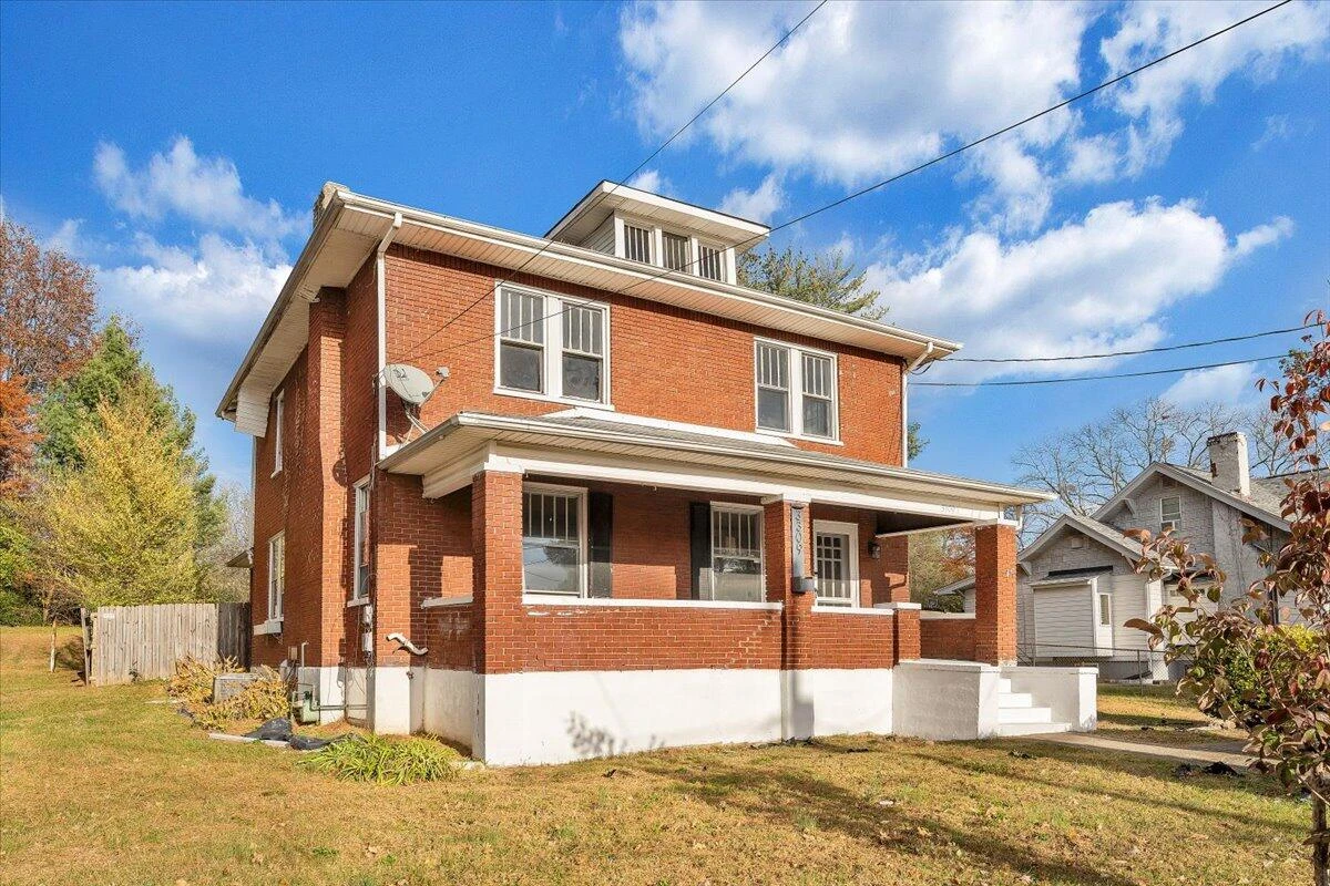 3309 Birchwood AVE - Photo 2