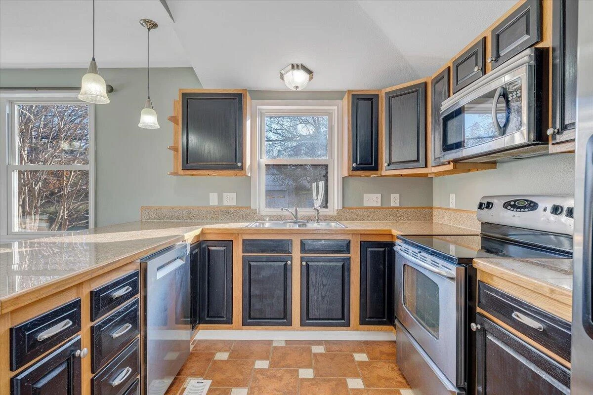 702 Conway ST - Photo 11