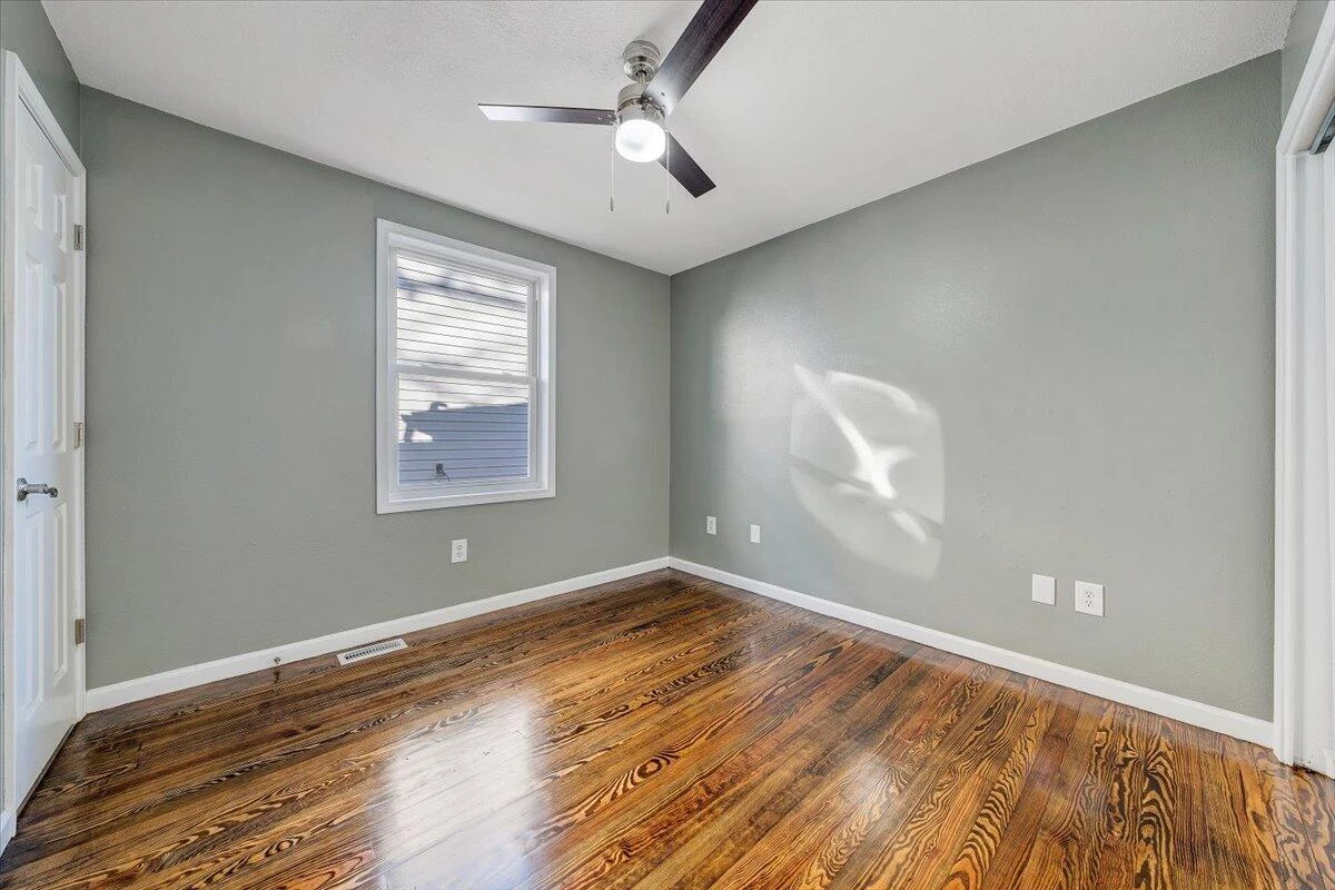 702 Conway ST - Photo 15