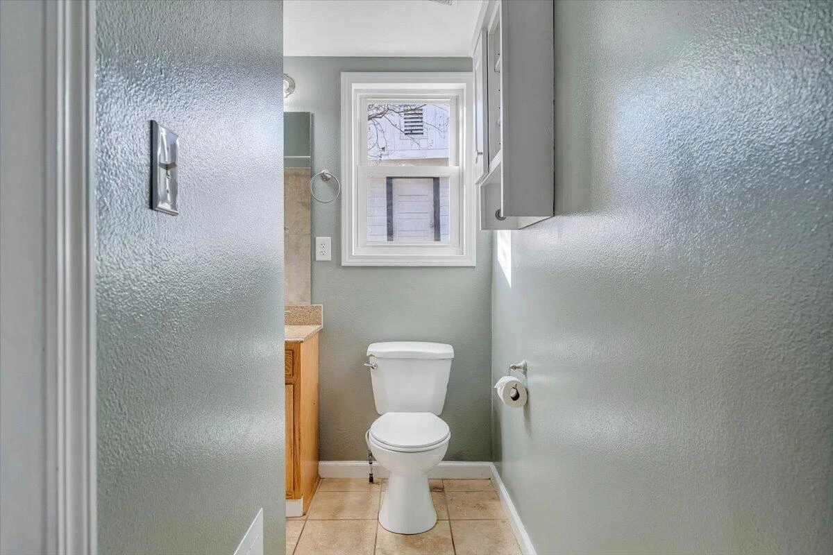 702 Conway ST - Photo 17