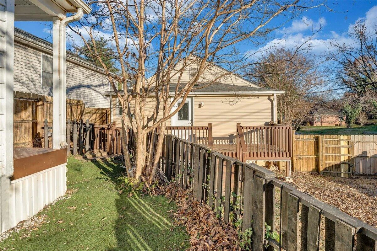 702 Conway ST - Photo 28