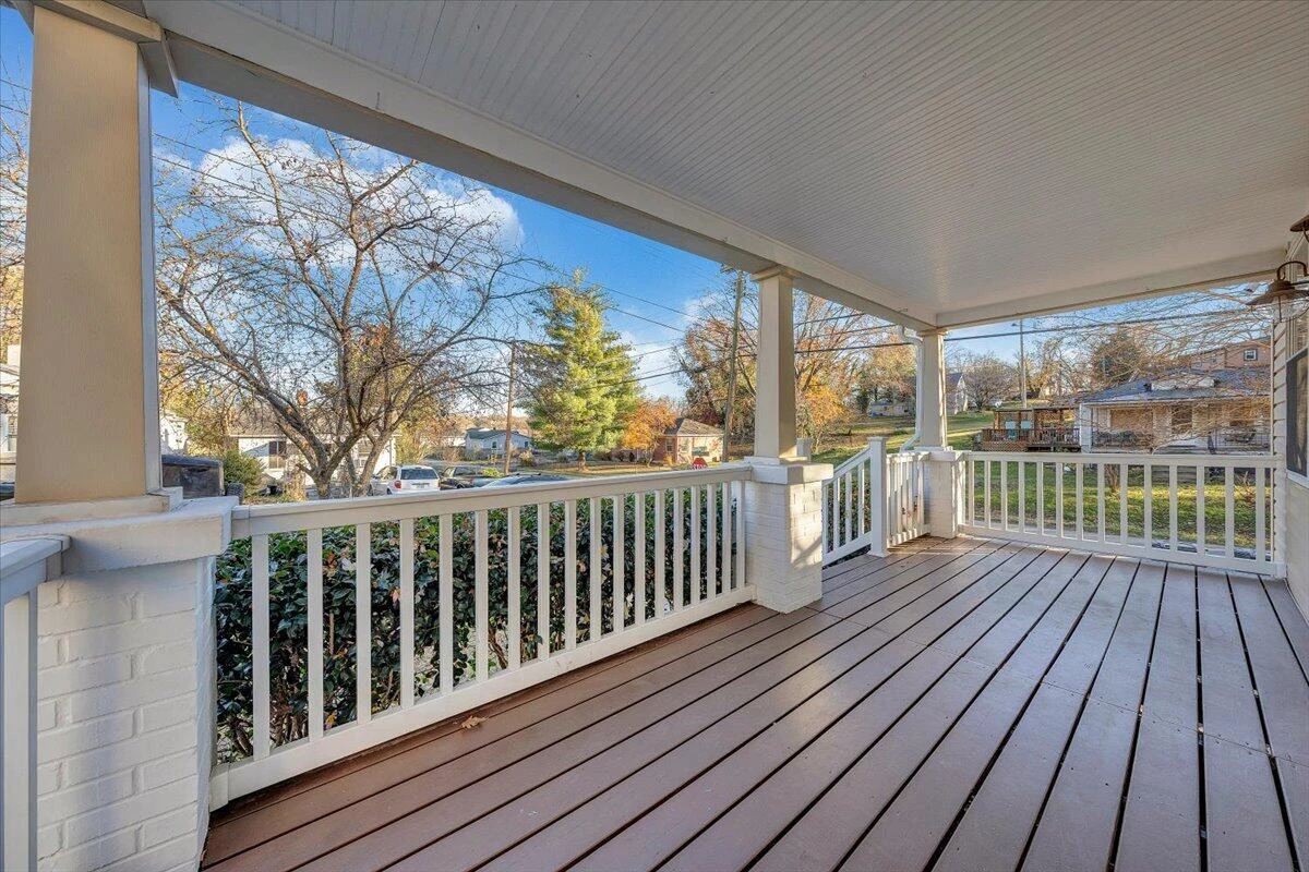 702 Conway ST - Photo 3