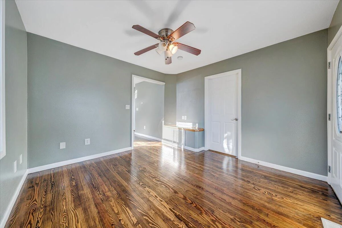 702 Conway ST - Photo 4