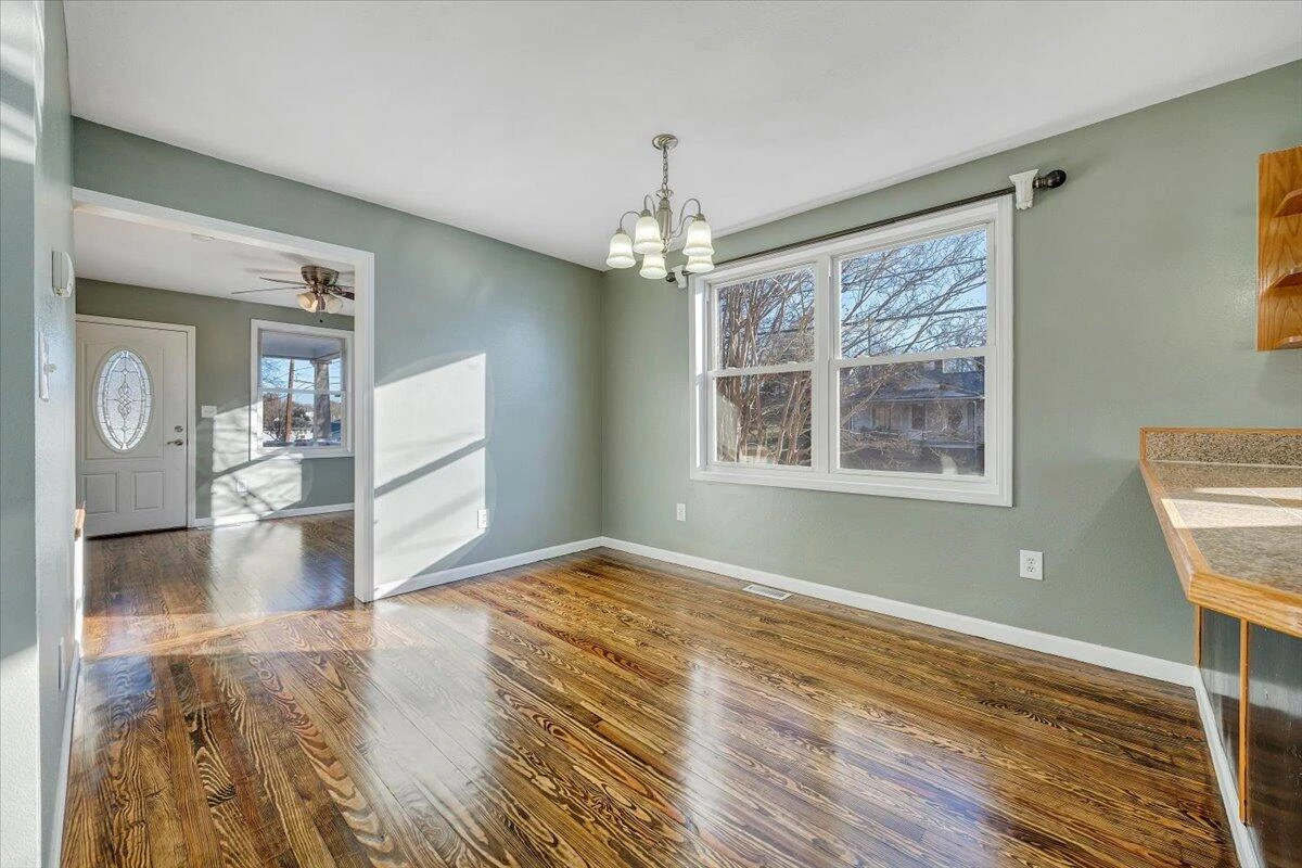 702 Conway ST - Photo 9