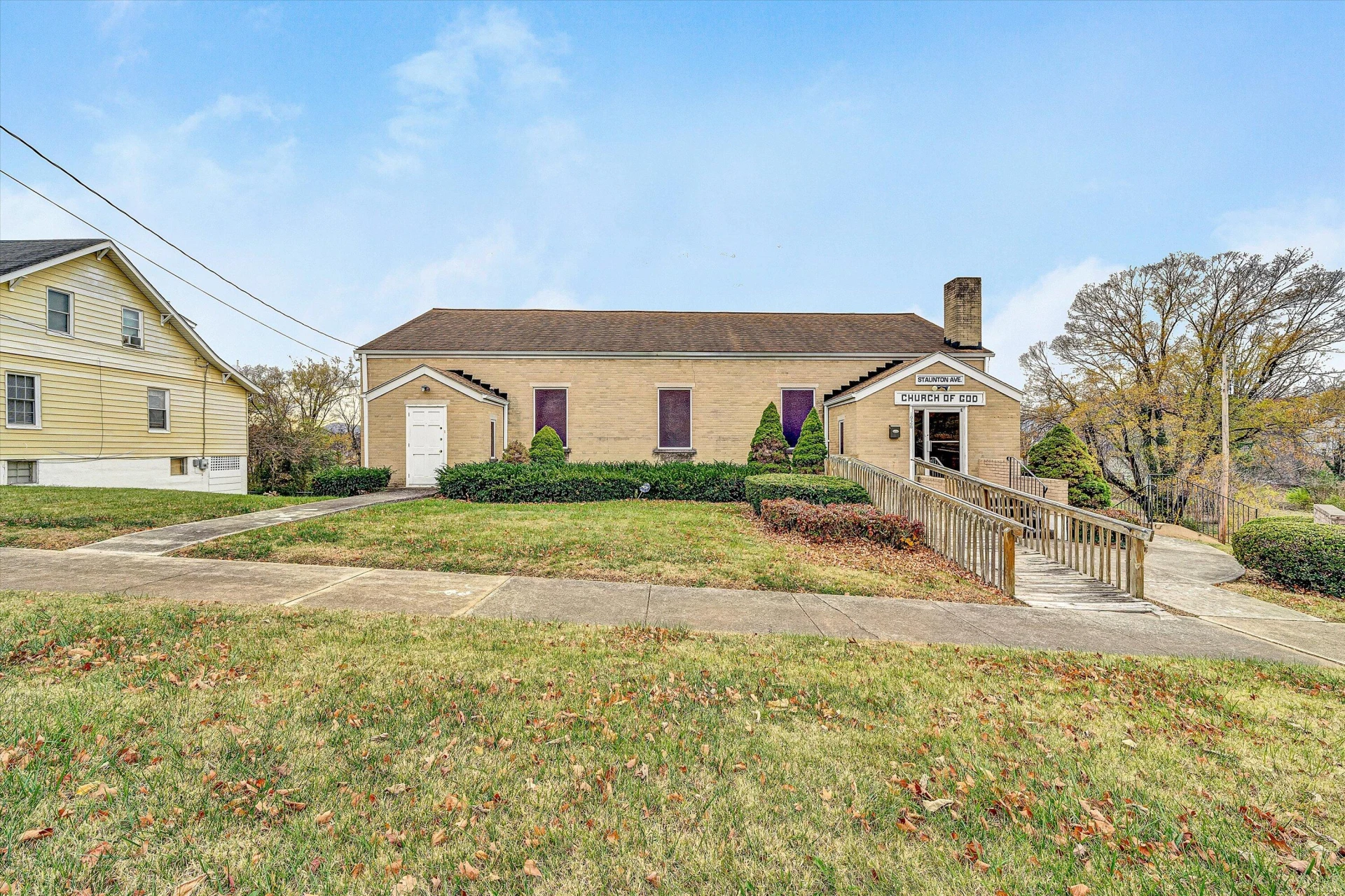 1928 Staunton AVE - Photo 2