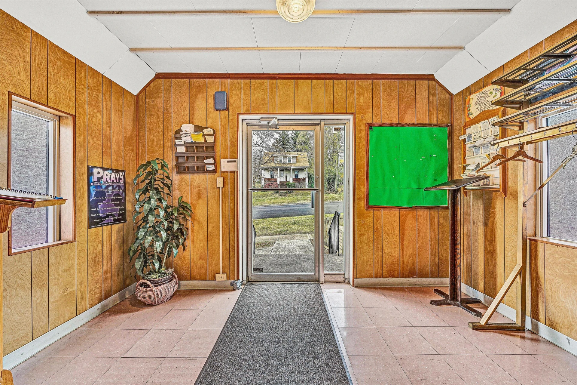 1928 Staunton AVE - Photo 3