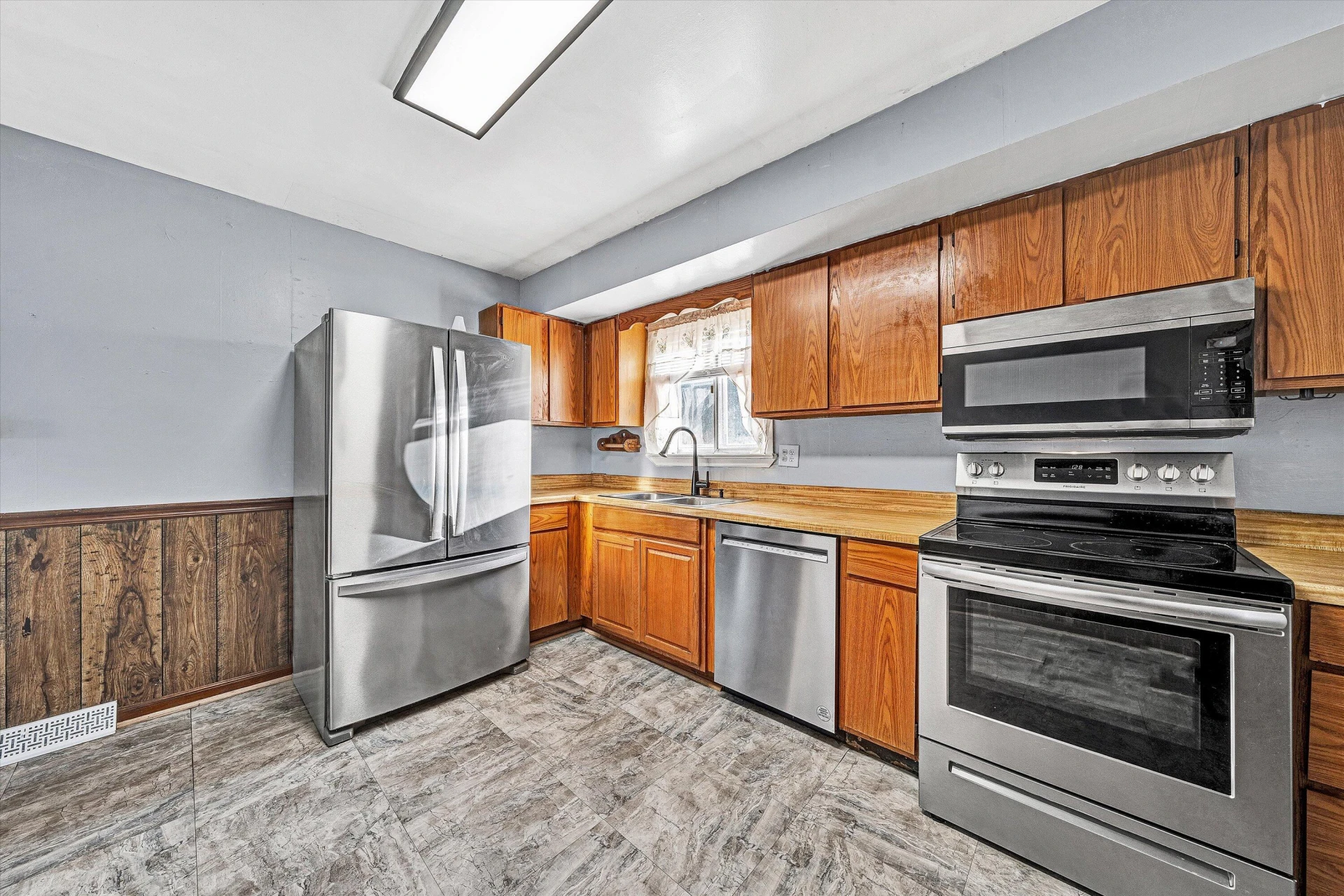 1433 Morehead AVE - Photo 9